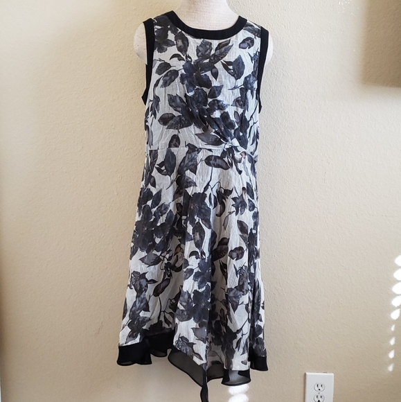 Adrianna Papell Dresses & Skirts - Adriana Papell black white flower dress 14